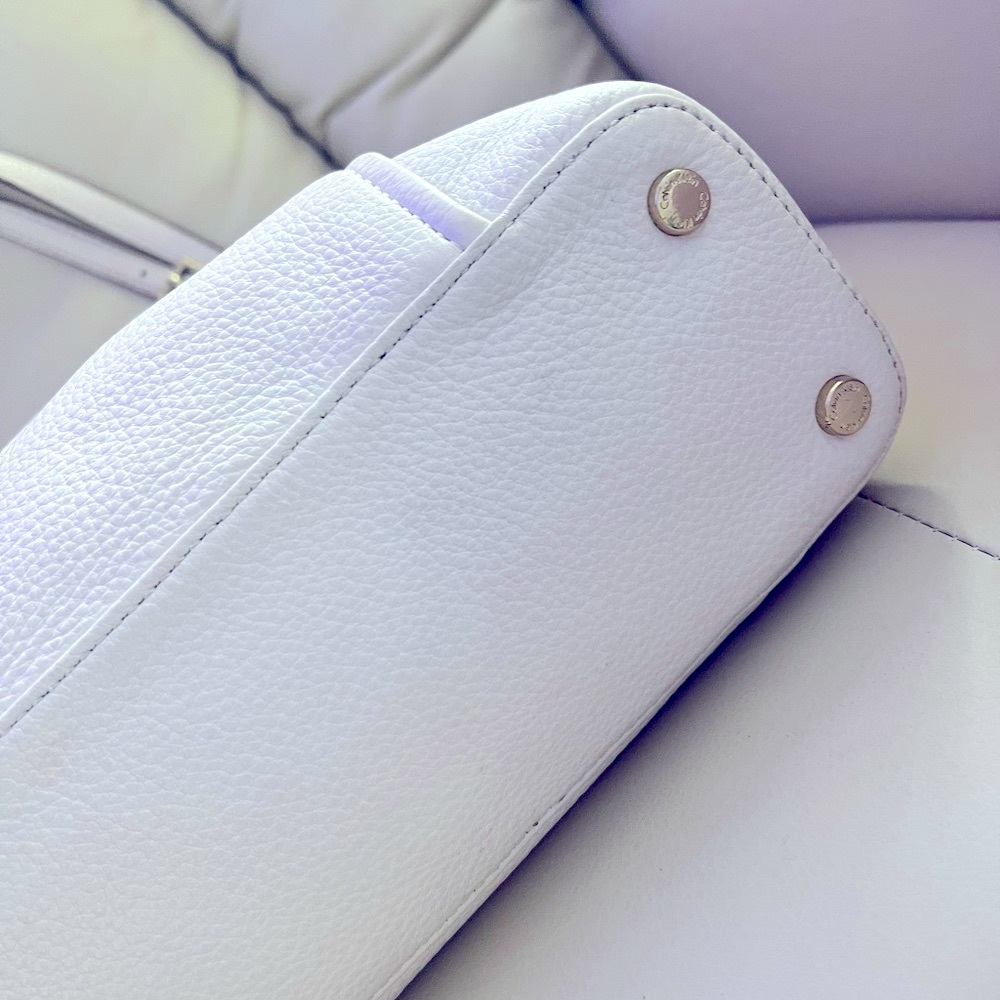 🎁Calvin Kline handbag w/ pebbled leather.VERY SOFT & SUPPLE🎁 - Picture 9 of 11